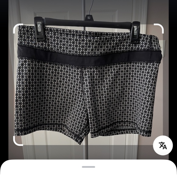 M3 - #58 Lululemon Black and White Geometric Design Groove Shorts, size 10 - Picture 4 of 5